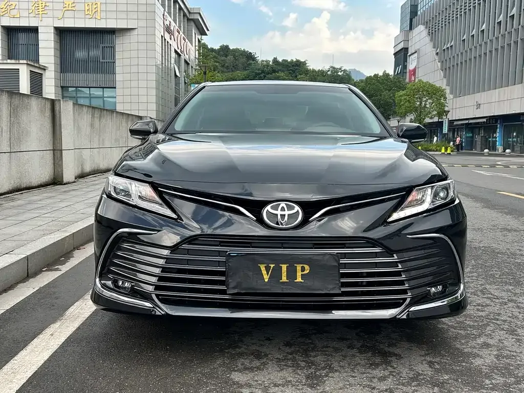 Toyota Camry — фото 6
