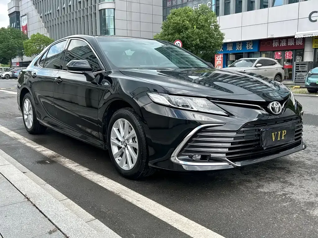 Toyota Camry — фото 9