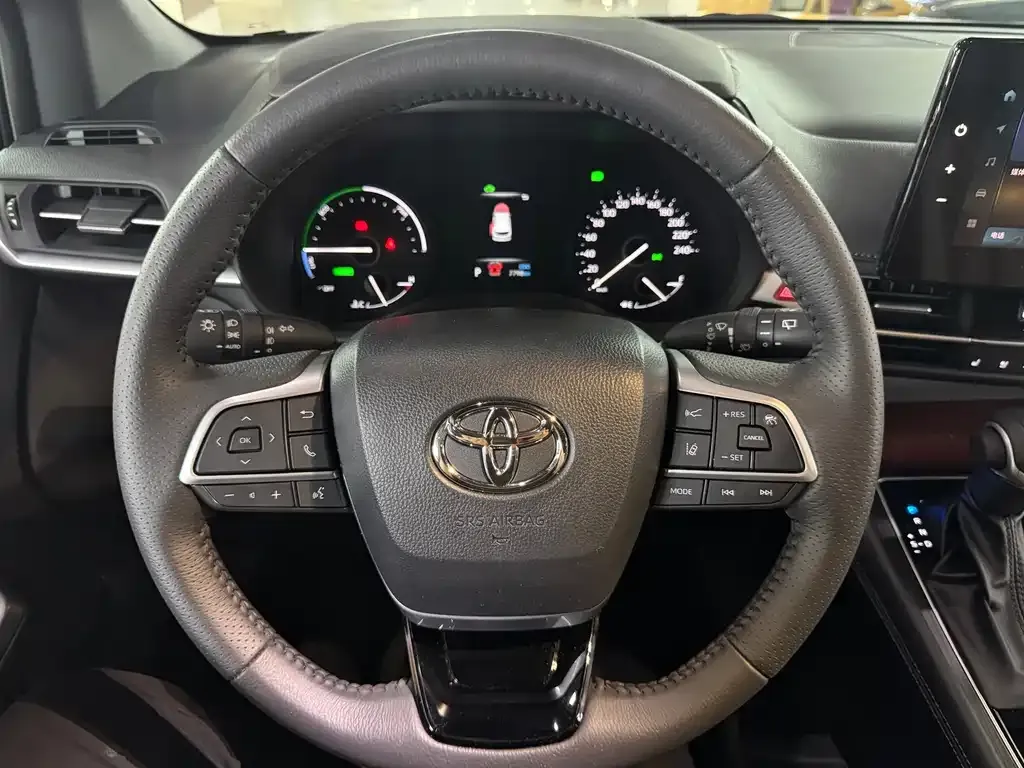 Toyota Sienna — фото 4