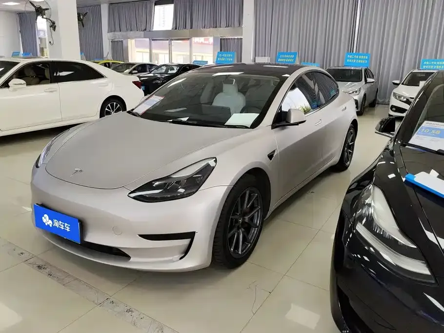 Tesla Model 3 — фото 1