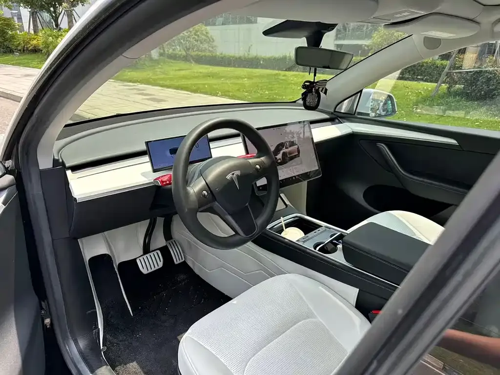 Tesla Model Y — фото 3