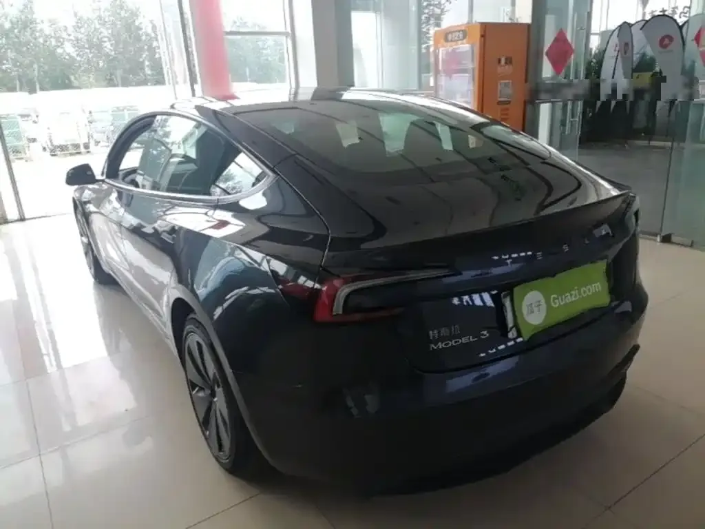 Tesla Model 3 — фото 9