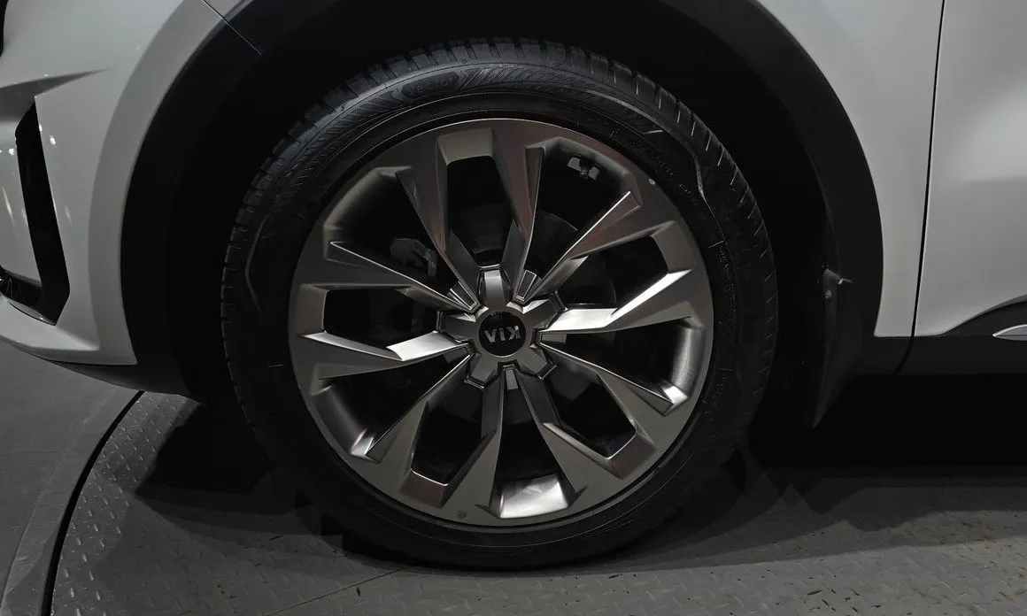 Kia Sorento — фото 7
