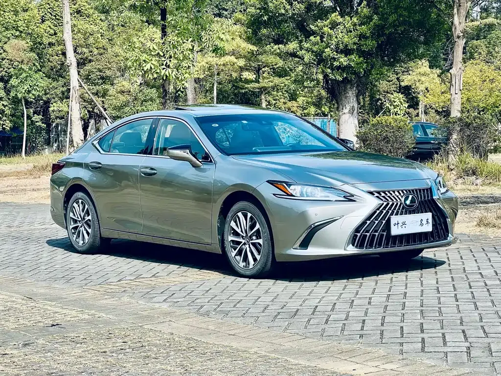 Lexus ES — фото 10