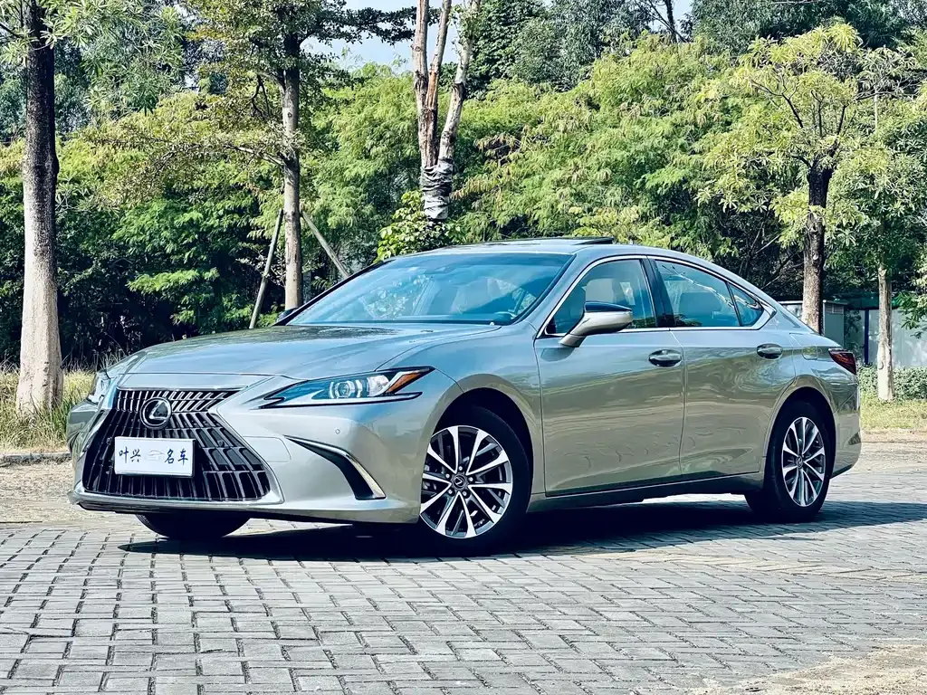 Lexus ES — фото 8