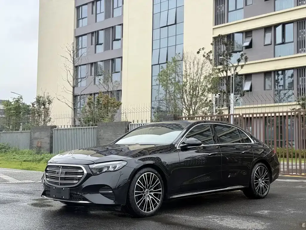 Mercedes-Benz E-Class — фото 1
