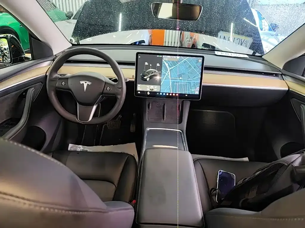 Tesla Model Y — фото 9