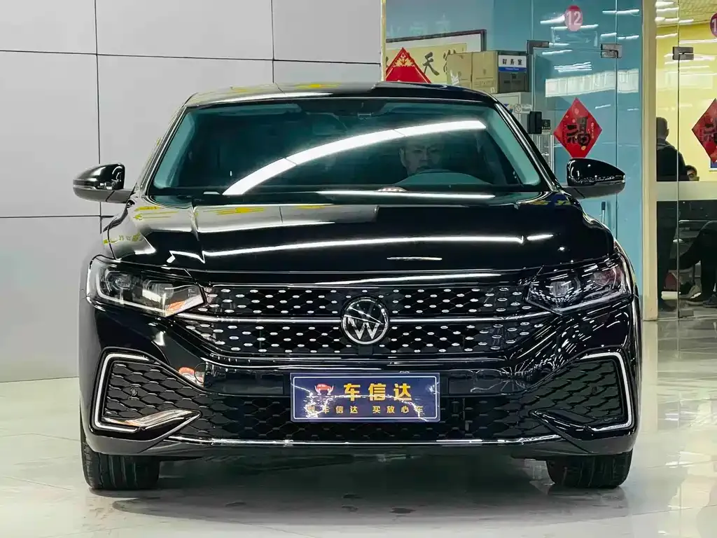 Volkswagen Passat — фото 1