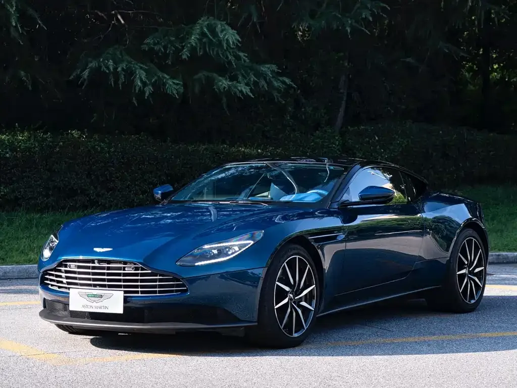 Aston Martin DB11 — фото 1