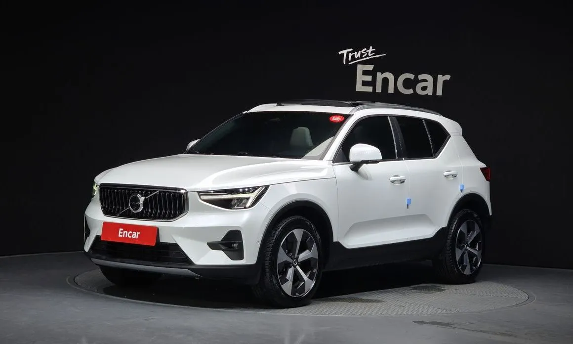 Volvo XC40 — фото 1