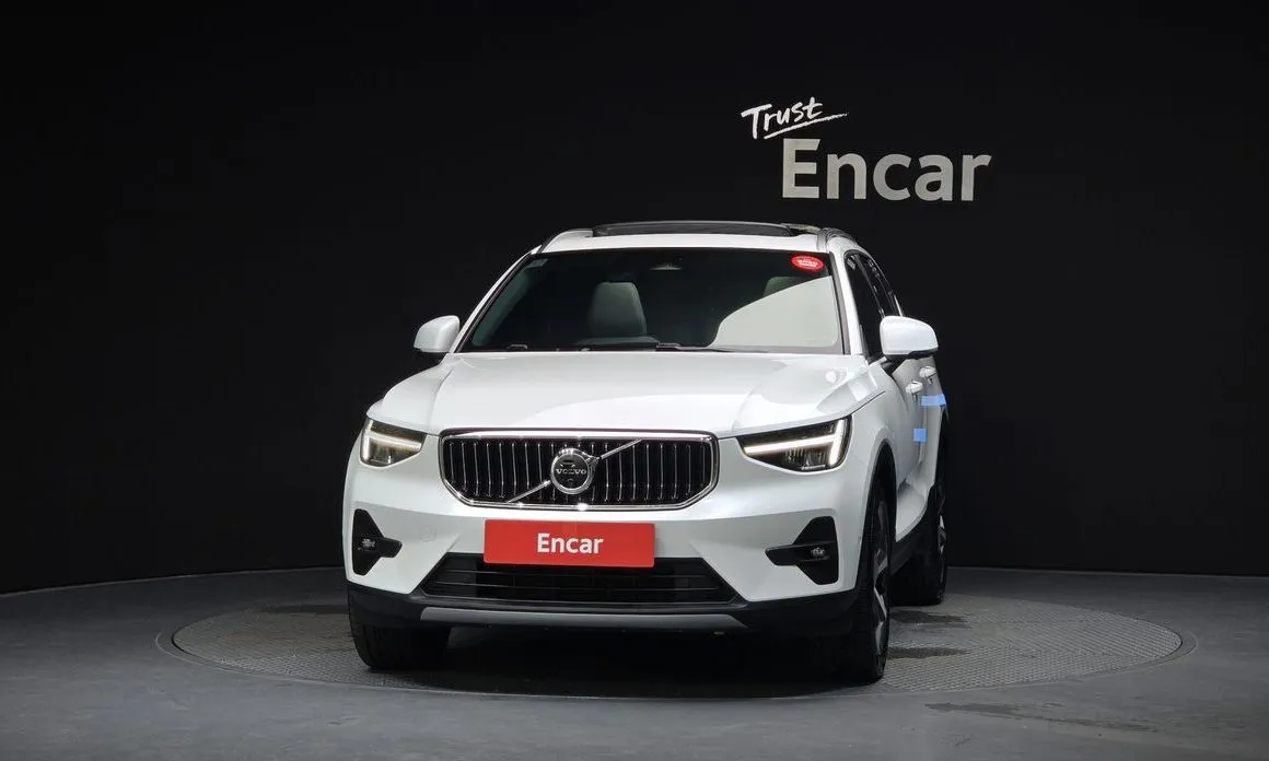 Volvo XC40 — фото 6