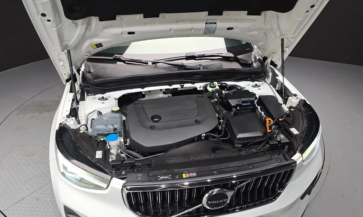 Volvo XC40 — фото 10