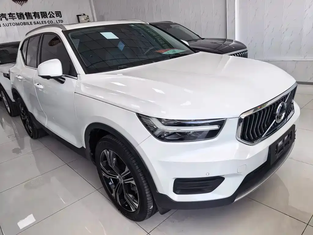 Volvo XC40 — фото 7
