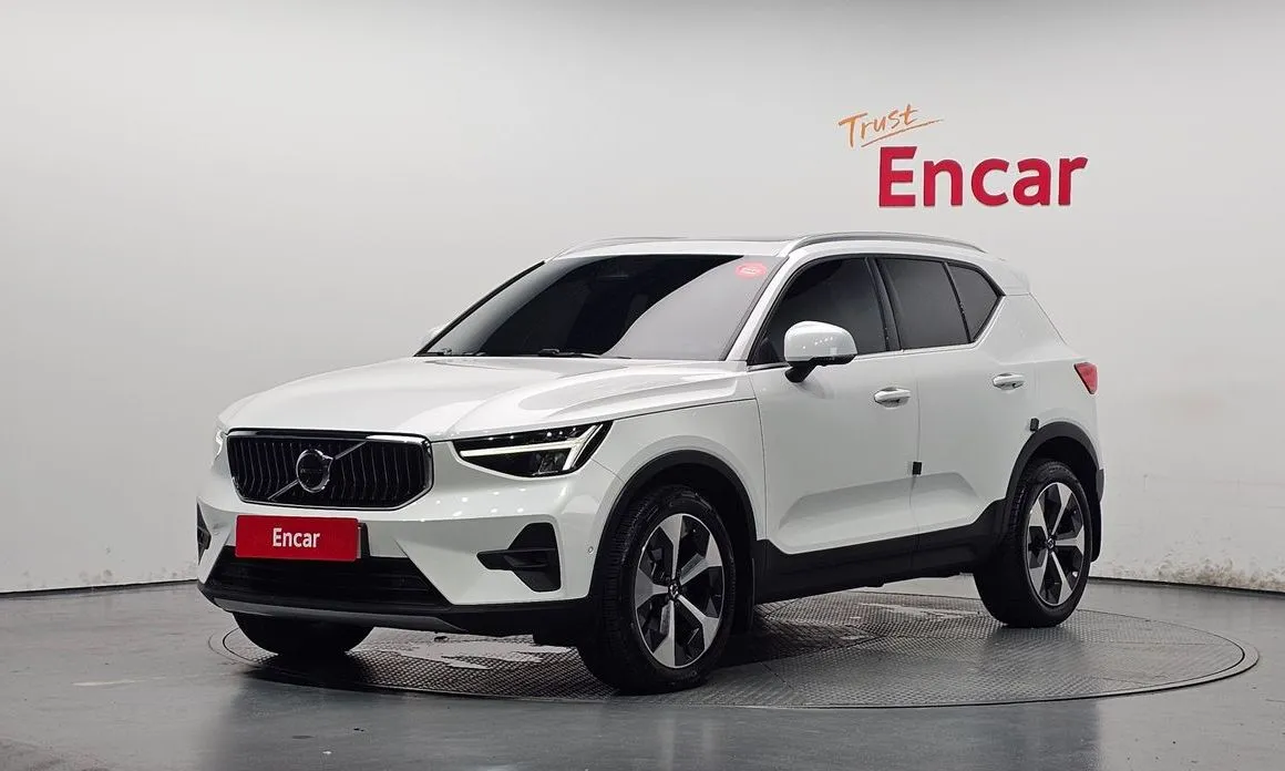 Volvo XC40 — фото 1