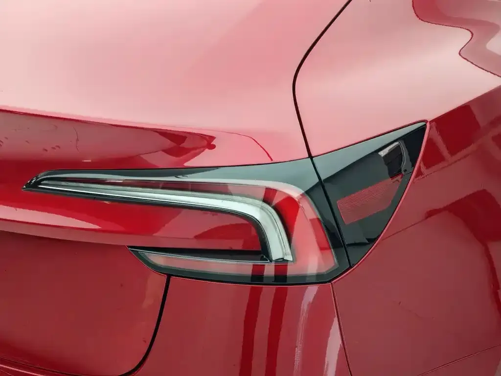 Tesla Model 3 — фото 2