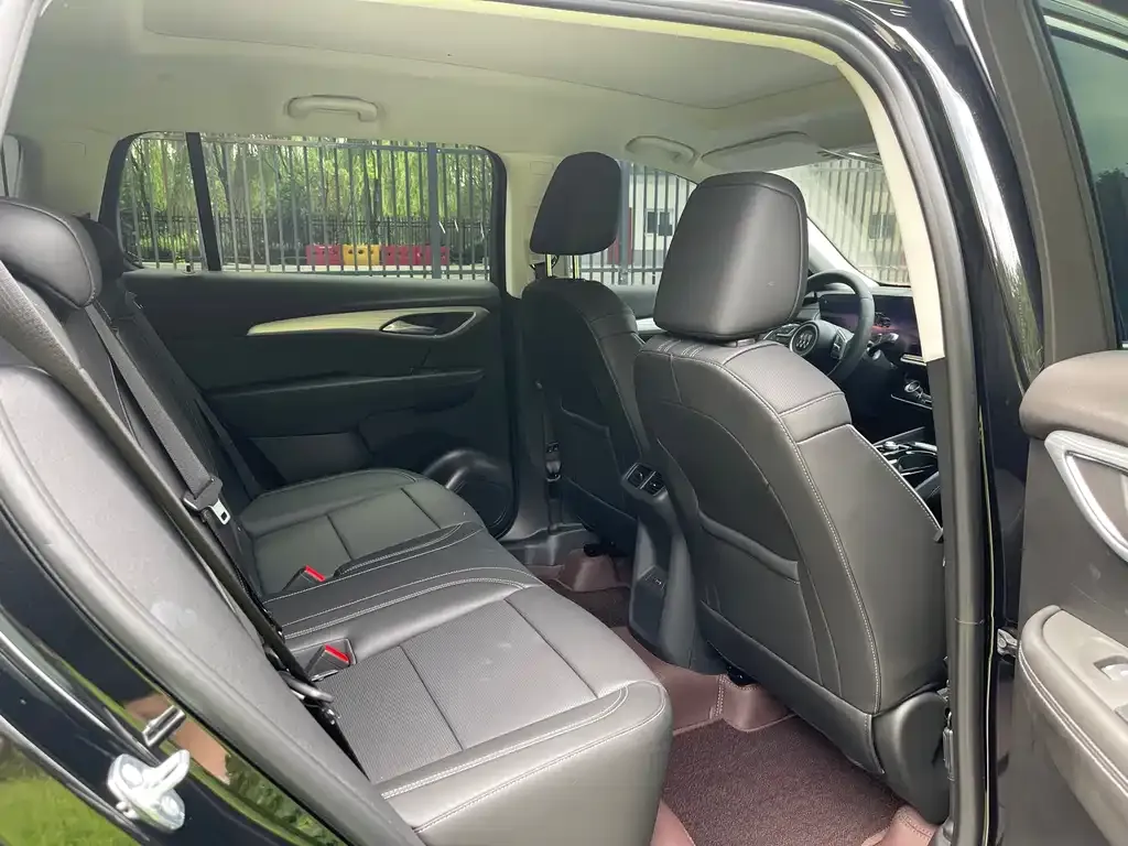 Buick Envision Plus — фото 2