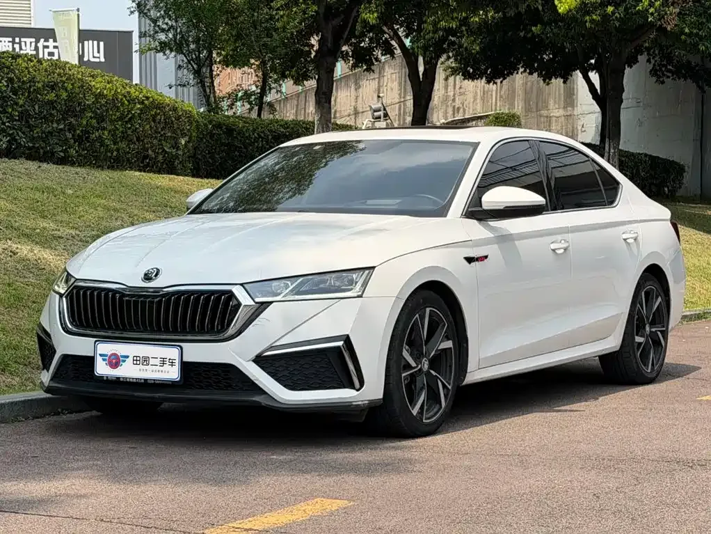 Skoda Octavia — фото 1
