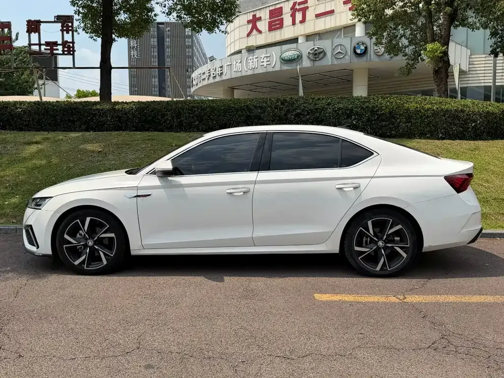Skoda Octavia — фото 9