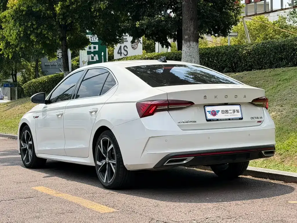 Skoda Octavia — фото 7