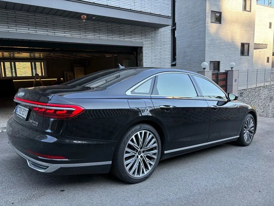 Audi A8 — фото 7