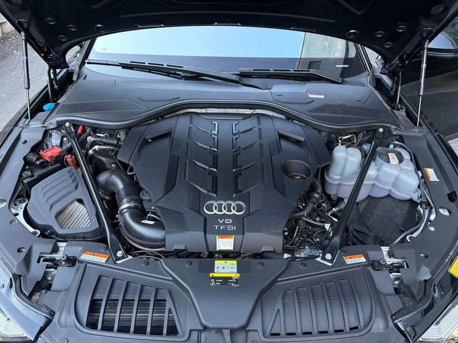 Audi A8 — фото 9