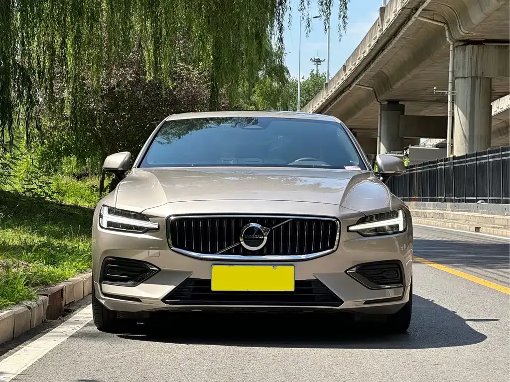 Volvo S60 — фото 10