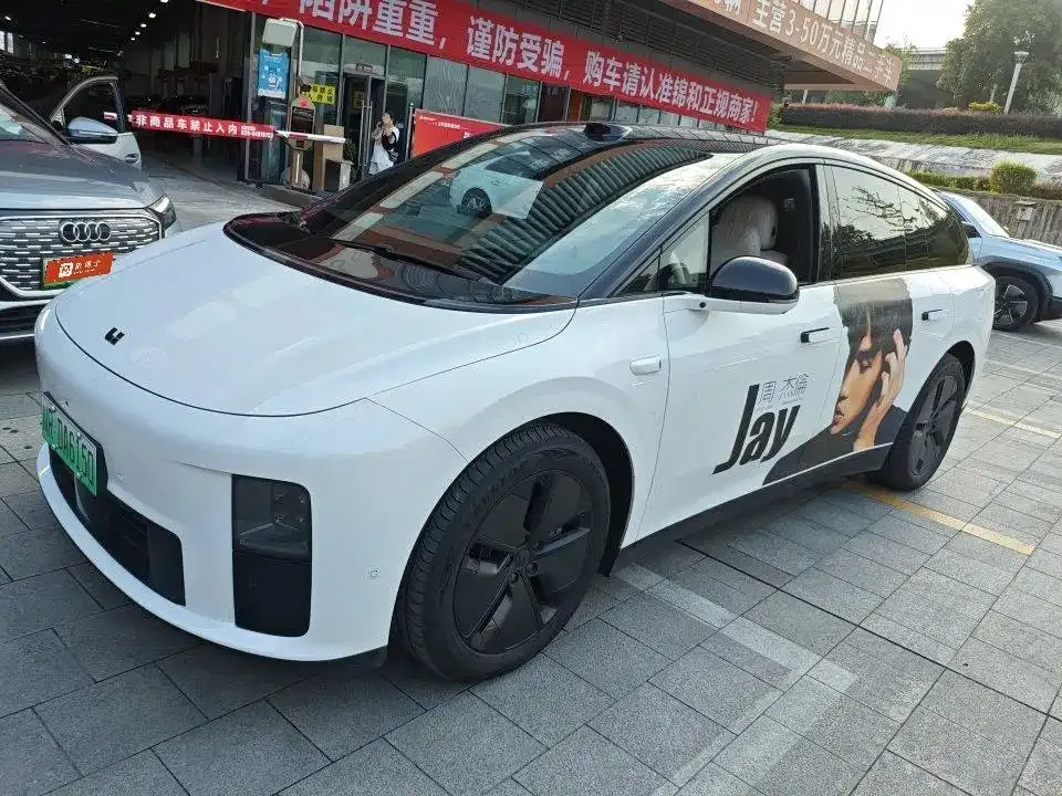 Li Auto i6 — фото 1