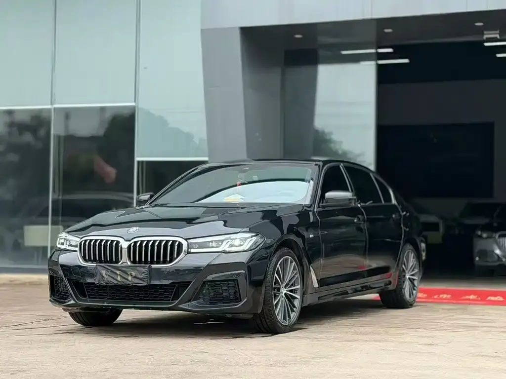BMW 5 Series — фото 1