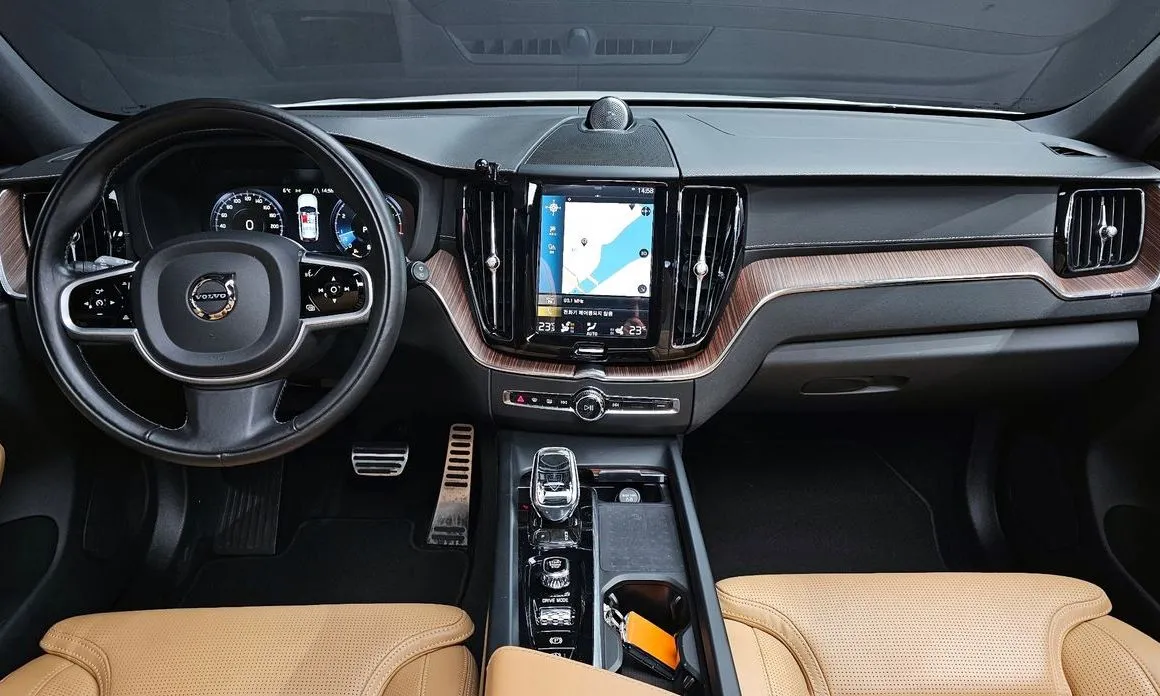 Volvo XC60 — фото 10