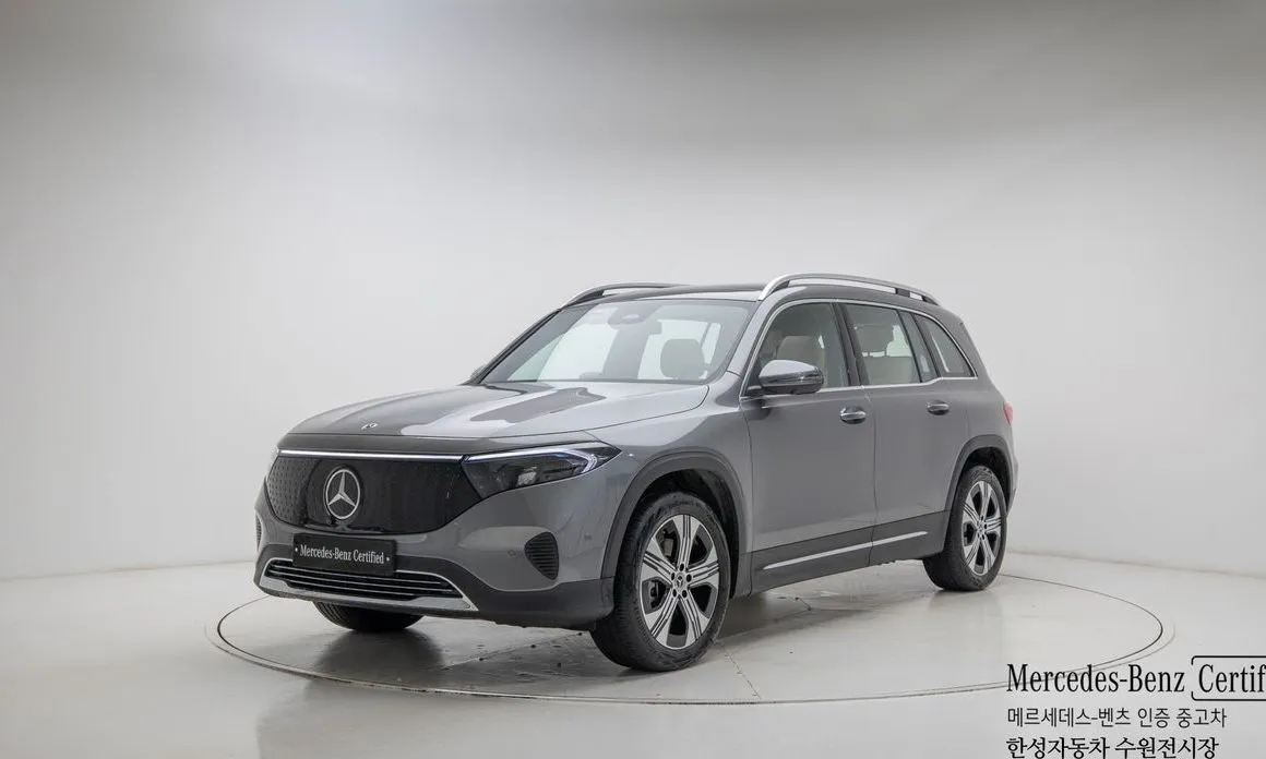 Mercedes-Benz EQB — фото 1
