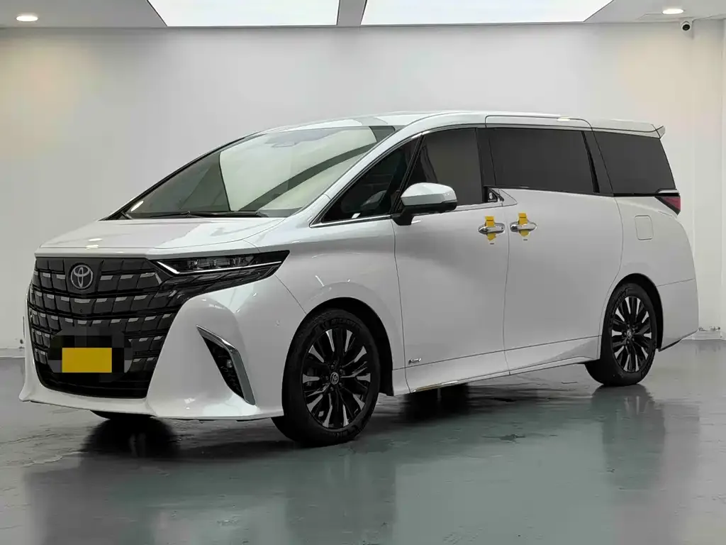 Toyota Alphard — фото 1