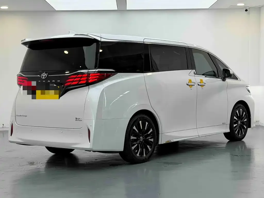Toyota Alphard — фото 3