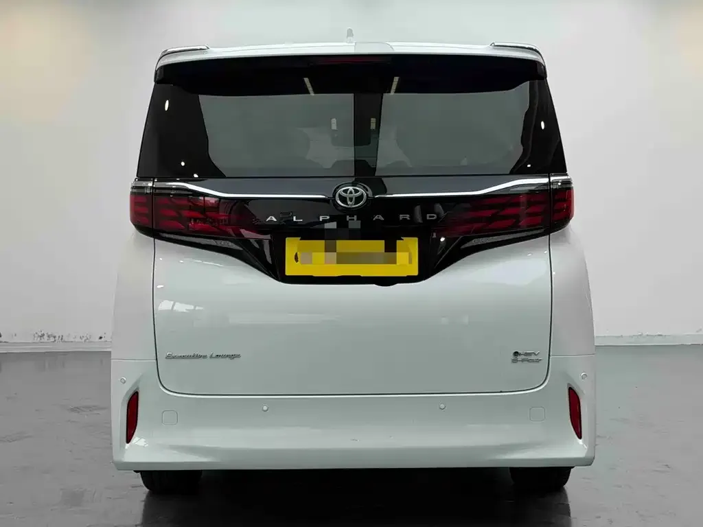 Toyota Alphard — фото 2