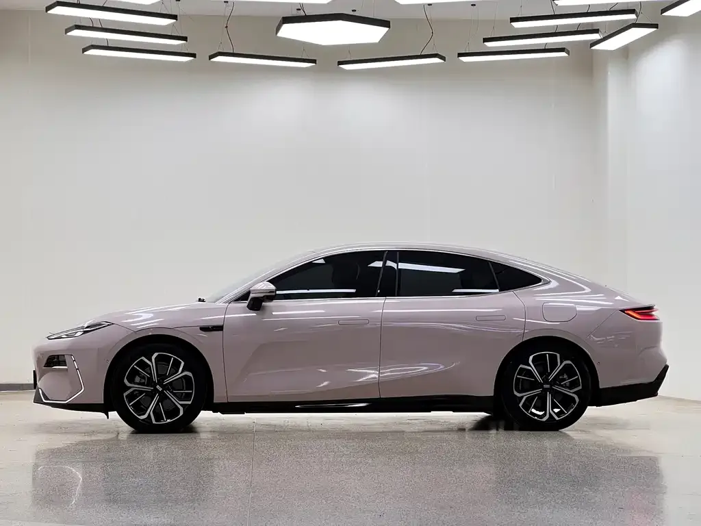 Geely Galaxy E8 — фото 10