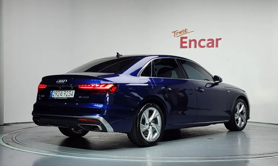 Audi A4 — фото 2