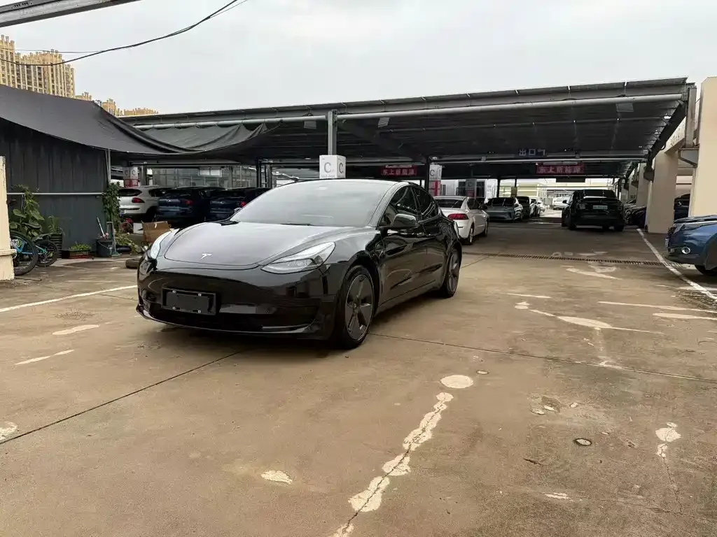 Tesla Model 3 — фото 1