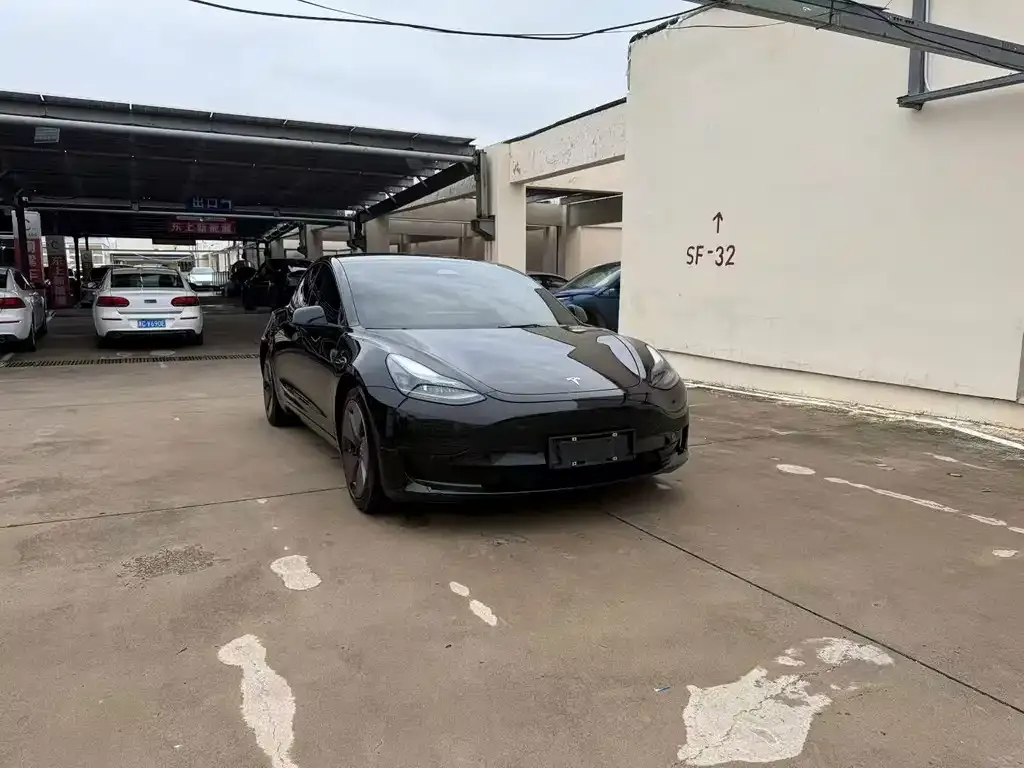 Tesla Model 3 — фото 9