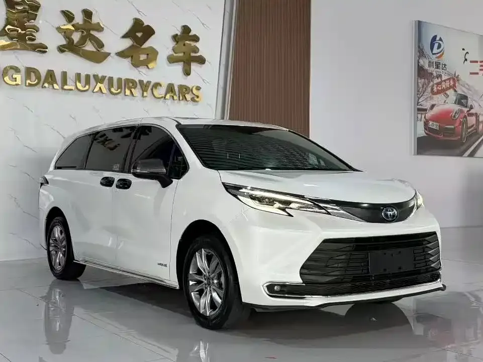 Toyota Sienna — фото 5