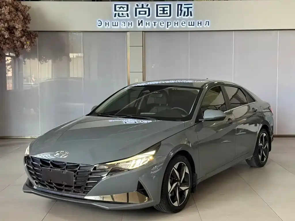 Hyundai Elantra — фото 1