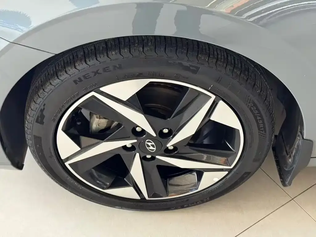 Hyundai Elantra — фото 9