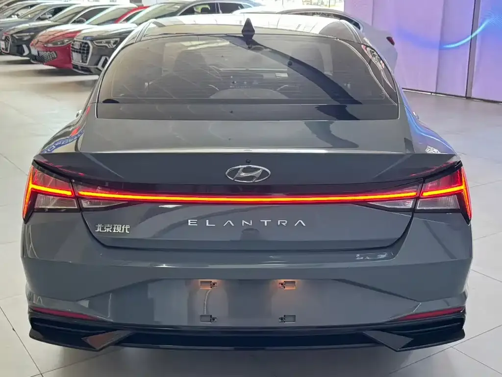 Hyundai Elantra — фото 2