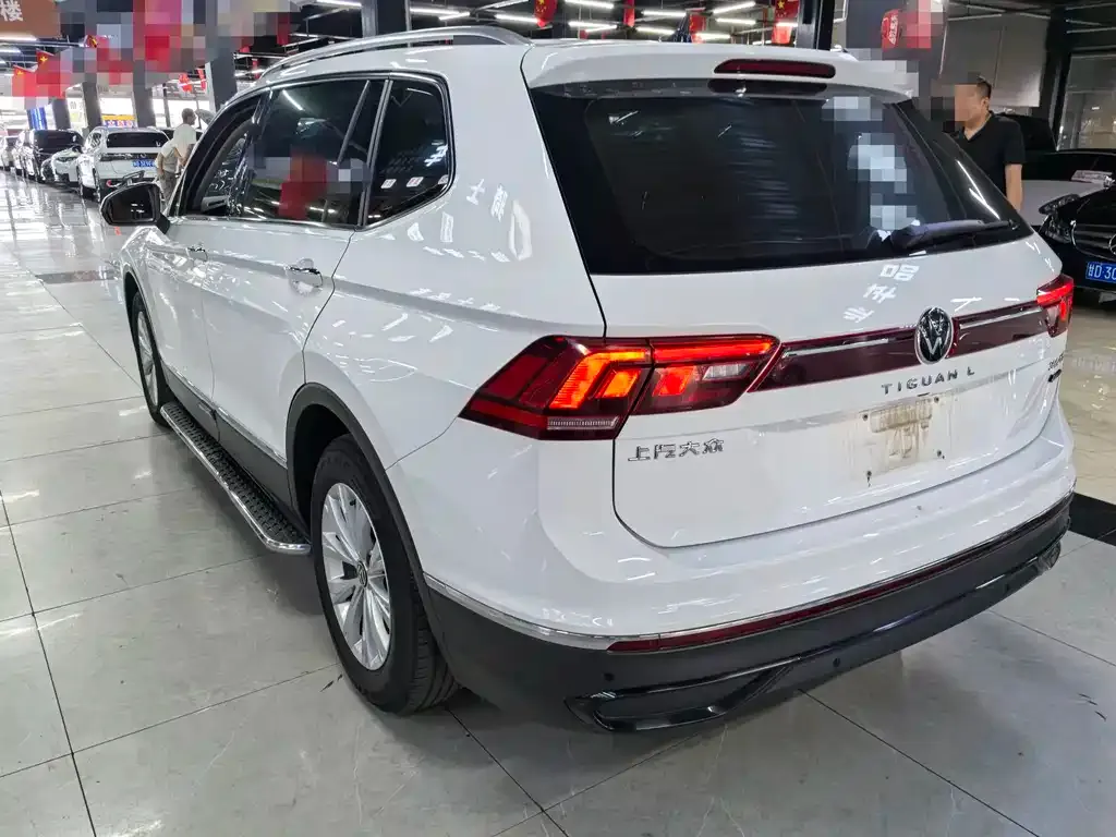 Volkswagen Tiguan L — фото 3