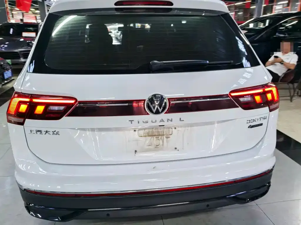 Volkswagen Tiguan L — фото 10