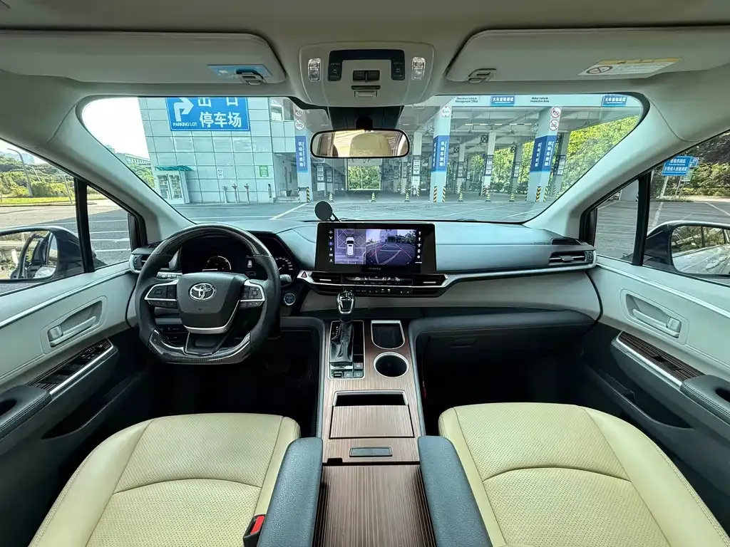 Toyota Sienna — фото 2