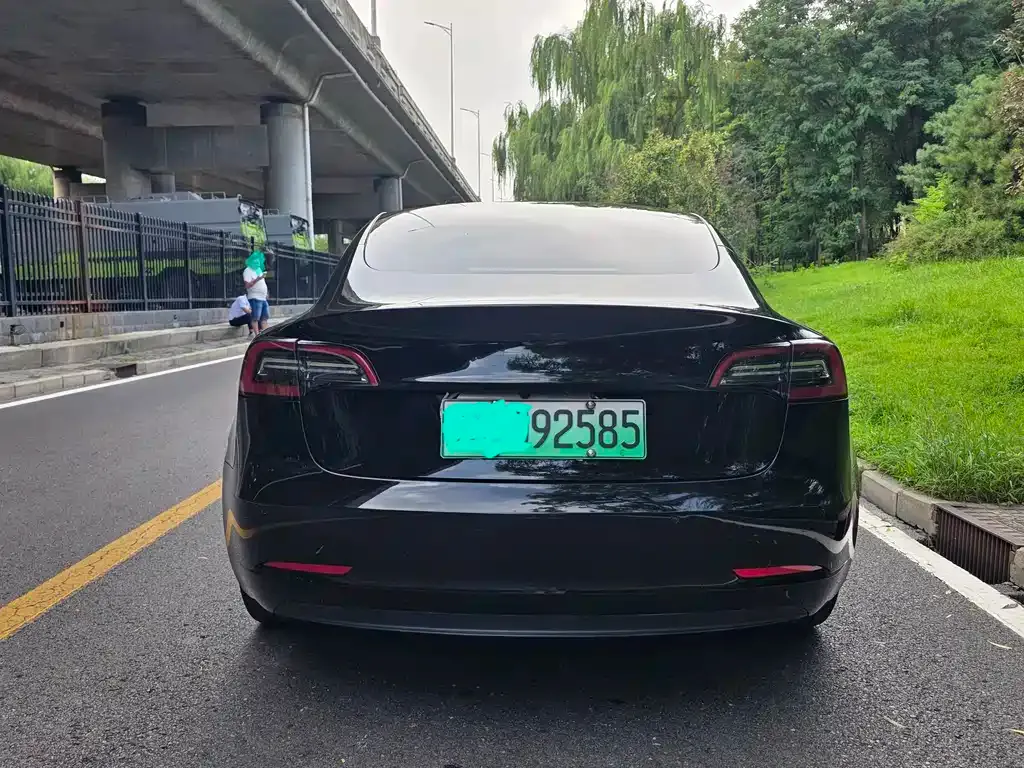 Tesla Model 3 — фото 10