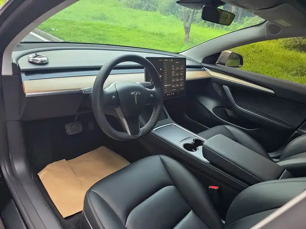 Tesla Model 3 — фото 4