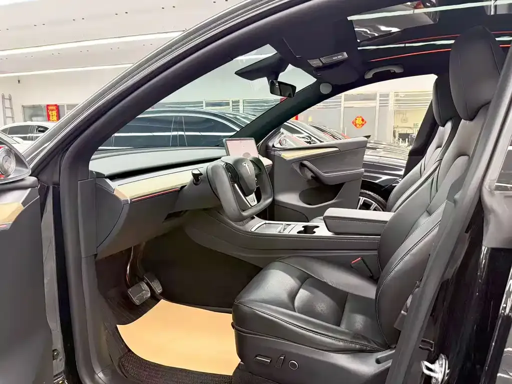 Tesla Model Y — фото 6