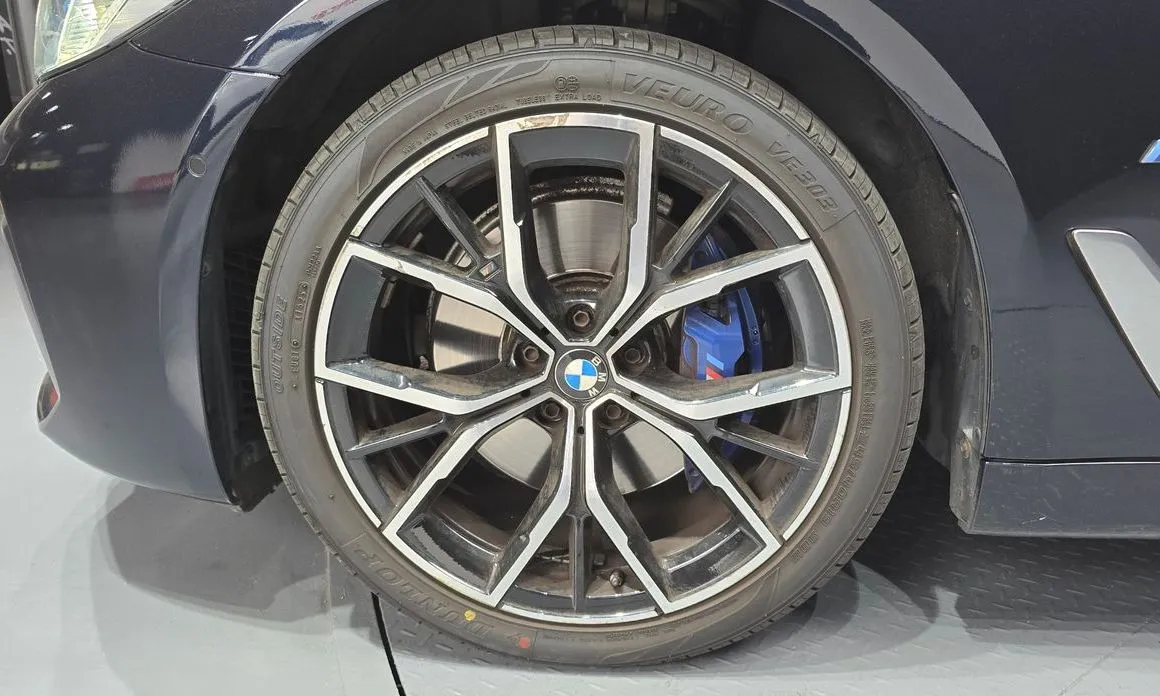 BMW 5-Series — фото 10