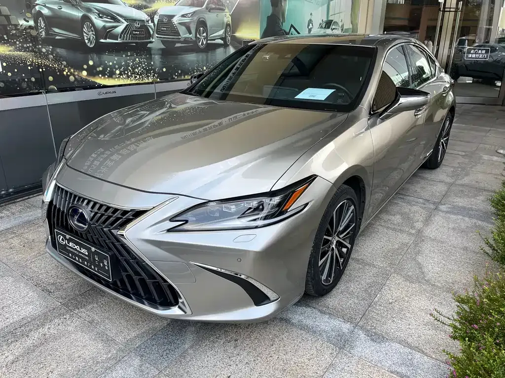 Lexus ES — фото 1
