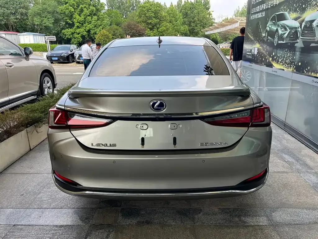 Lexus ES — фото 4
